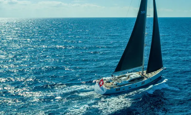 Oyster 745 Brings 22.74m Bluewater Sailing to Cannes