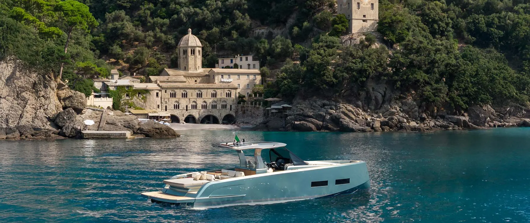 Pardo P43 Makes the Sea Terrace the Centre of a 14m Mediterranean Day