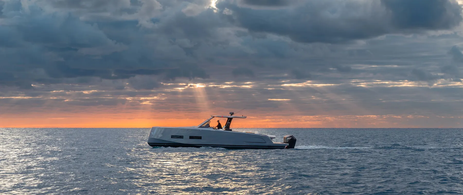 Pardo 43R Brings Supercar Energy to an Italian Walkaround Weekend