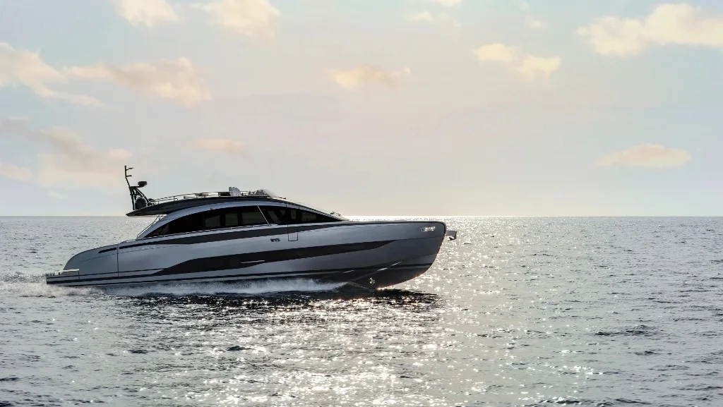Official Pershing GTX70 model image from Pershing.