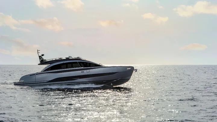 Official Pershing GTX70 model image from Pershing.