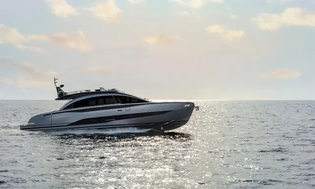 Pershing GTX70 Keeps 21.76m Sport Utility Yacht at 36 Knots in Current 2026 Range