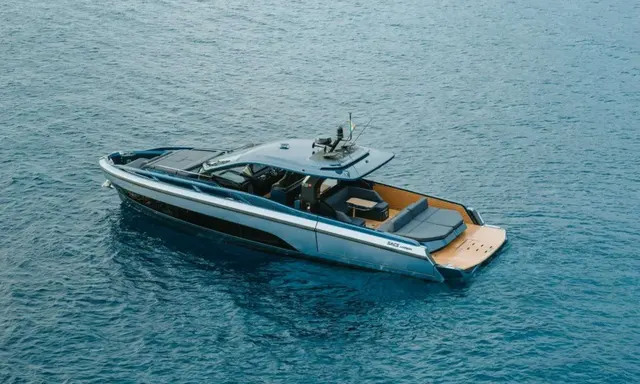 Pirelli 44 Arrives at Genoa With 13.5m Double-Step Performance Hull