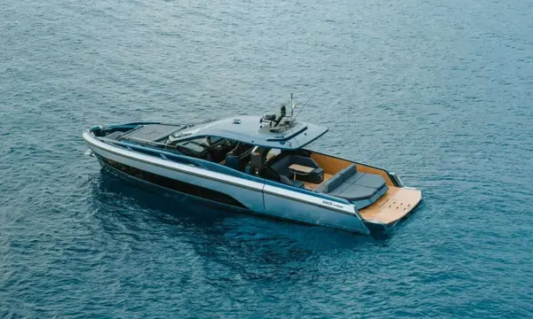 Pirelli 44 Arrives at Genoa With 13.5m Double-Step Performance Hull