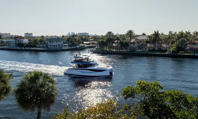 PRESTIGE M7 Makes US Debut at Miami International Boat Show