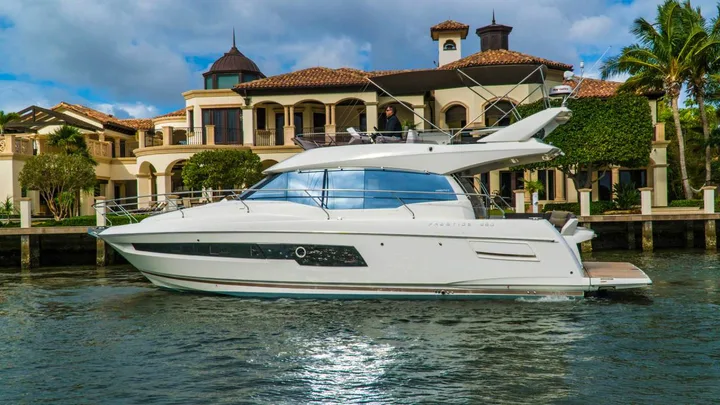 Official PRESTIGE 460 model image from Prestige Yachts.