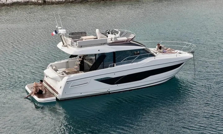 Official PRESTIGE F4.3 model image from Prestige Yachts.