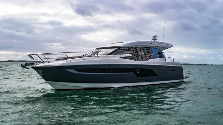 Official PRESTIGE 520S model image from Prestige Yachts.