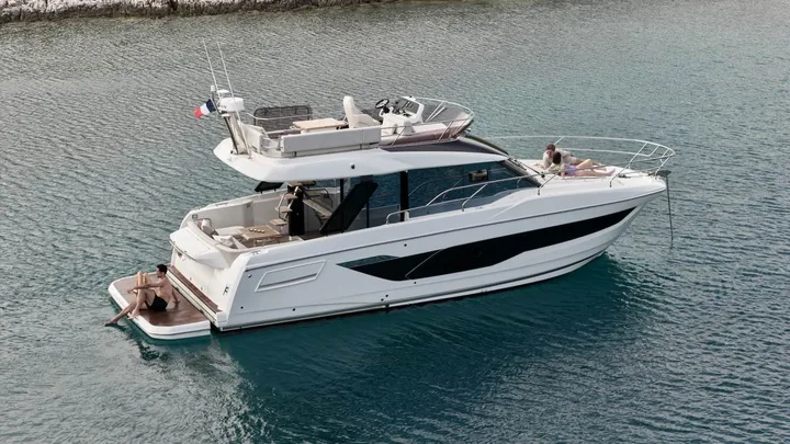 Official PRESTIGE F4.3 model image from Prestige Yachts.