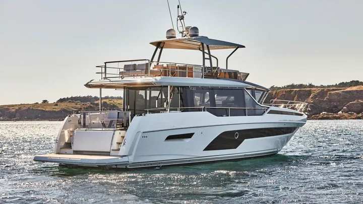 Official PRESTIGE X60 model image from Prestige Yachts.