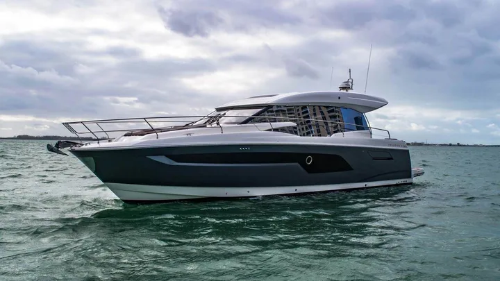 Official PRESTIGE 520S model image from Prestige Yachts.