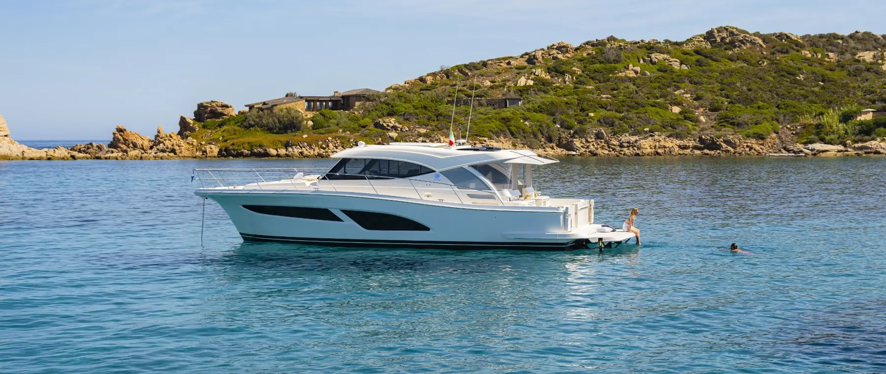 Official Riviera 465 SUV image