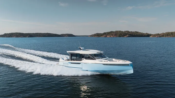 Official Saxdor 400 GTC model image from Saxdor Yachts.
