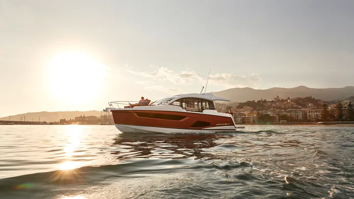 Official SEALINE C430 model image from Sealine.