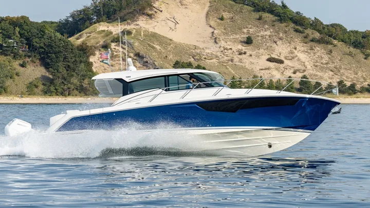 Official Tiara 43 LE model image from Tiara Yachts.