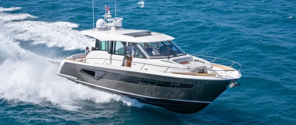 Tiara EX 54 Lets the Aft Cockpit Change Personality With the Owner