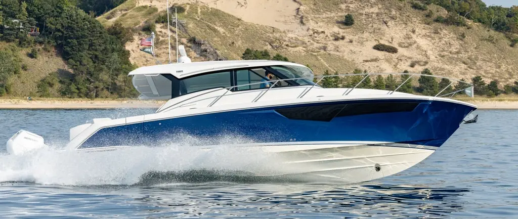 Official Tiara 43 LE model image from Tiara Yachts.