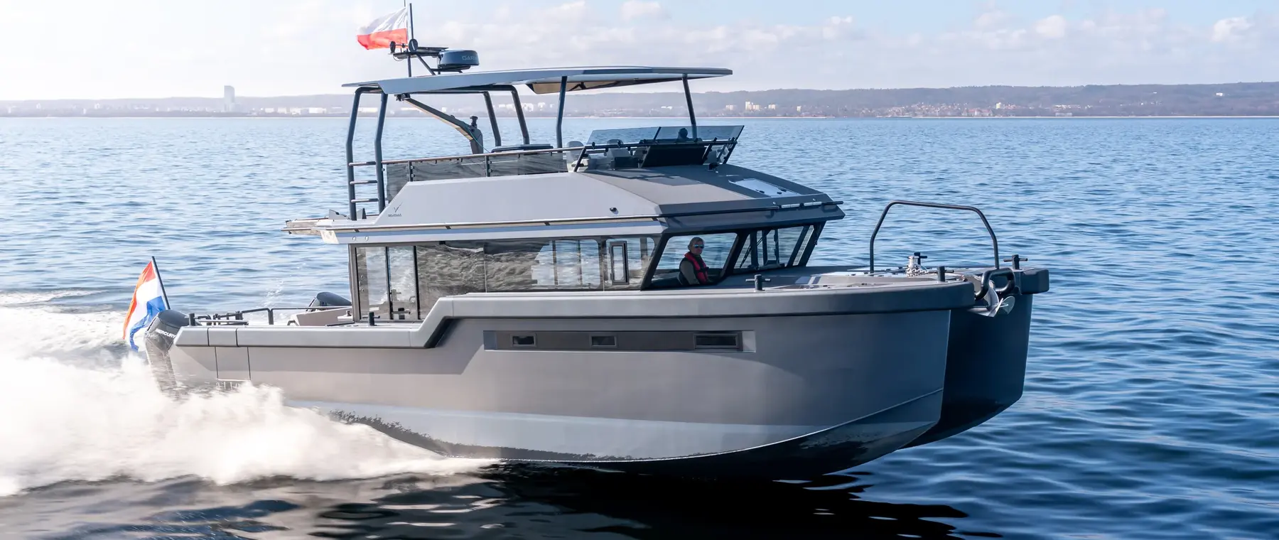 Official image: Vandal Marine — official Vandal 50 model photograph.