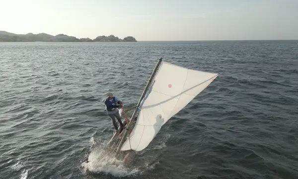 51ft Sloop Manu Uses 1.5kW Solar and Lithium for Low-Engine Circumnavigation