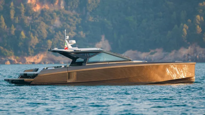 Official wallypower50 model image from Wally.