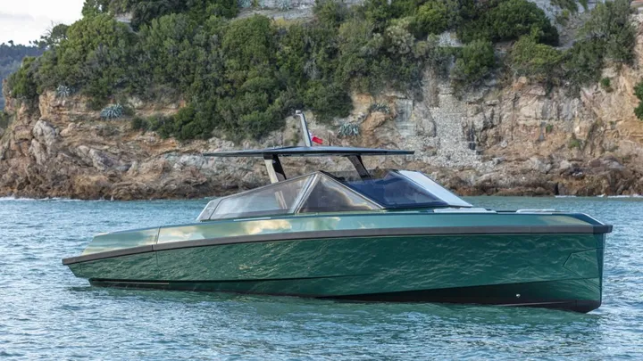 Official wallytender43 model image from Wally.