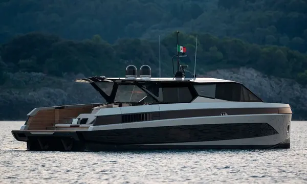wallywhy100 Uses 21.46m Crossover Layout With 27-Knot Speed and 340nm Range